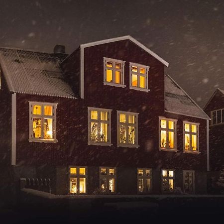 Heima I Stovu Hotel Hvalba Buitenkant foto