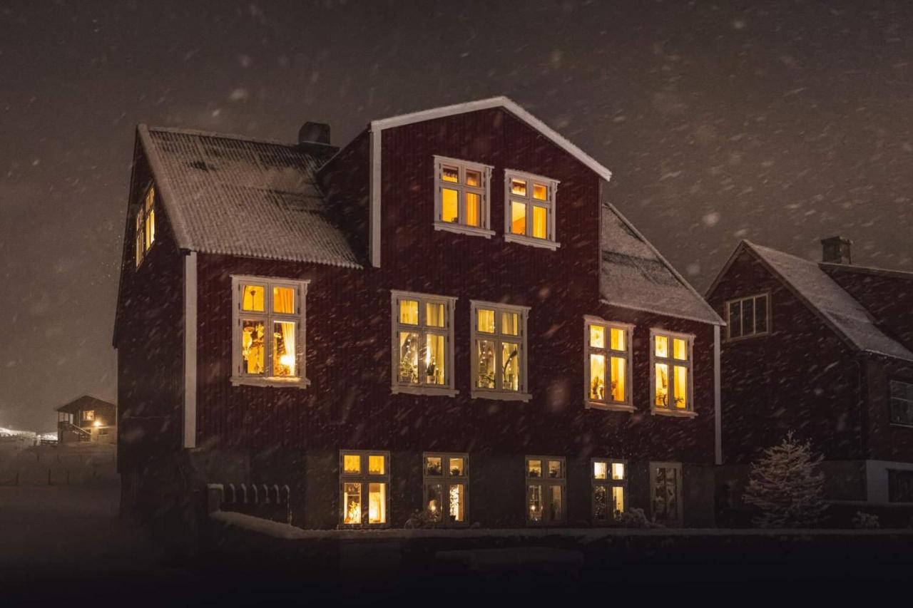 Heima I Stovu Hotel Hvalba Buitenkant foto
