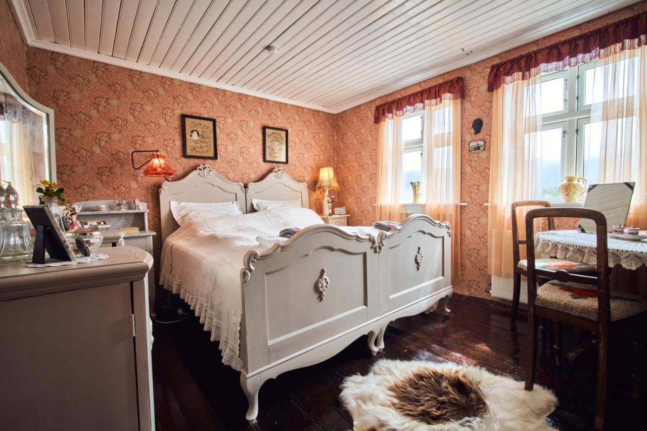 Heima I Stovu Hotel Hvalba Buitenkant foto