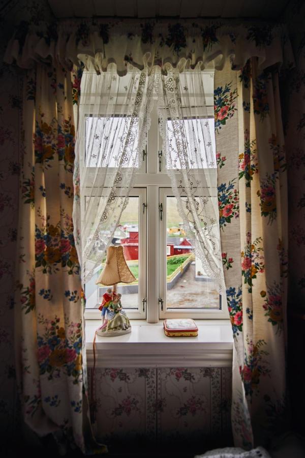 Heima I Stovu Hotel Hvalba Buitenkant foto
