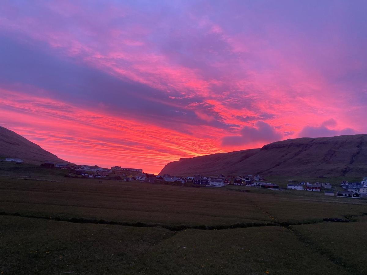 Heima I Stovu Hotel Hvalba Buitenkant foto